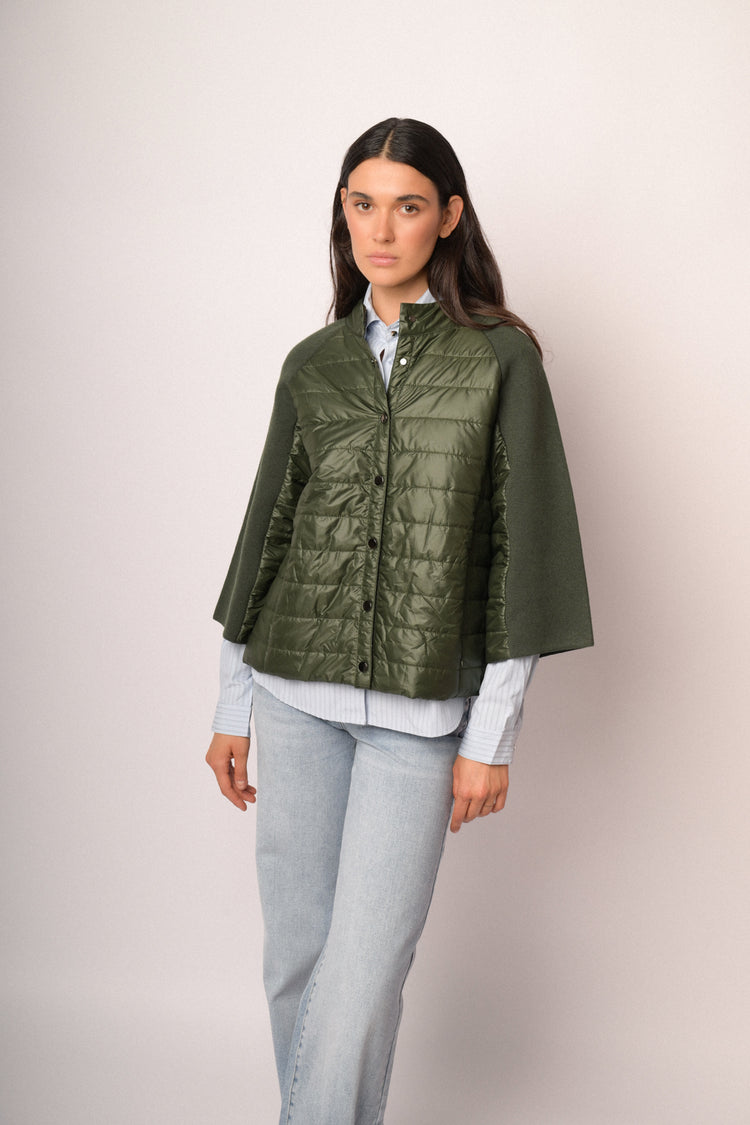 Giacca bimateriale in nylon e maglia verde oliva