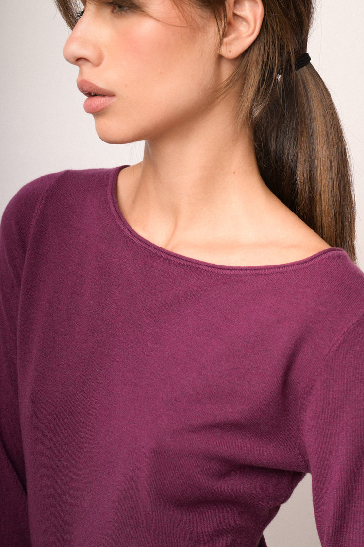 Pull in maglia lampone con scollo a barchetta