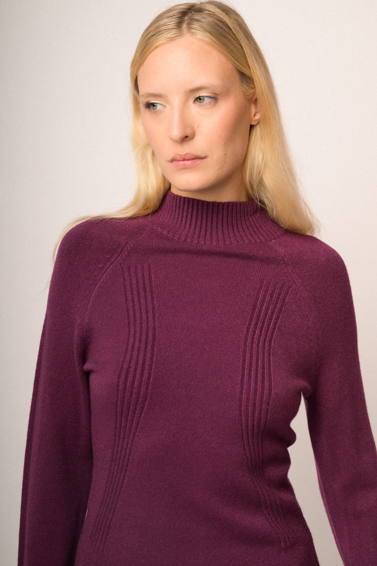 Abito corto bordeaux con collo alto