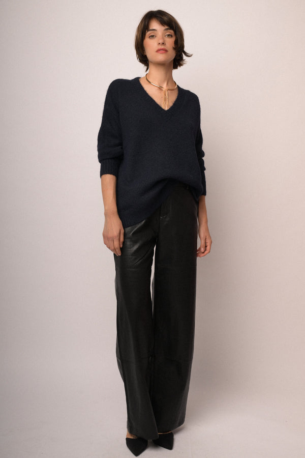 Maglia oversize blu con scollo a V