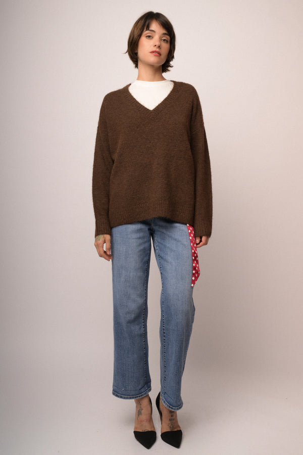 Maglia oversize marrone con scollo a V