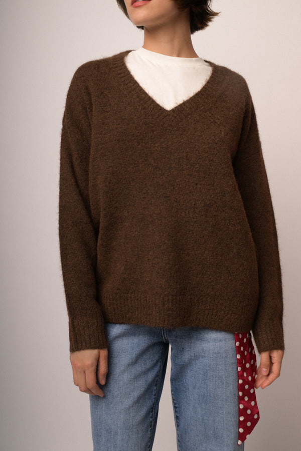 Maglia oversize marrone con scollo a V