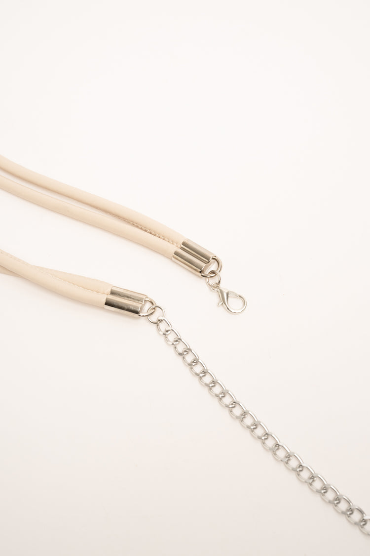 Cintura sottile in similpelle beige con nodo