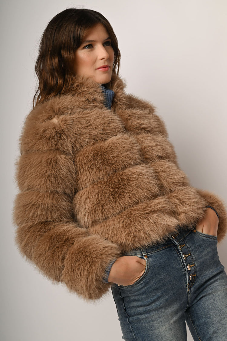 Giacca corta in faux fur trapuntato