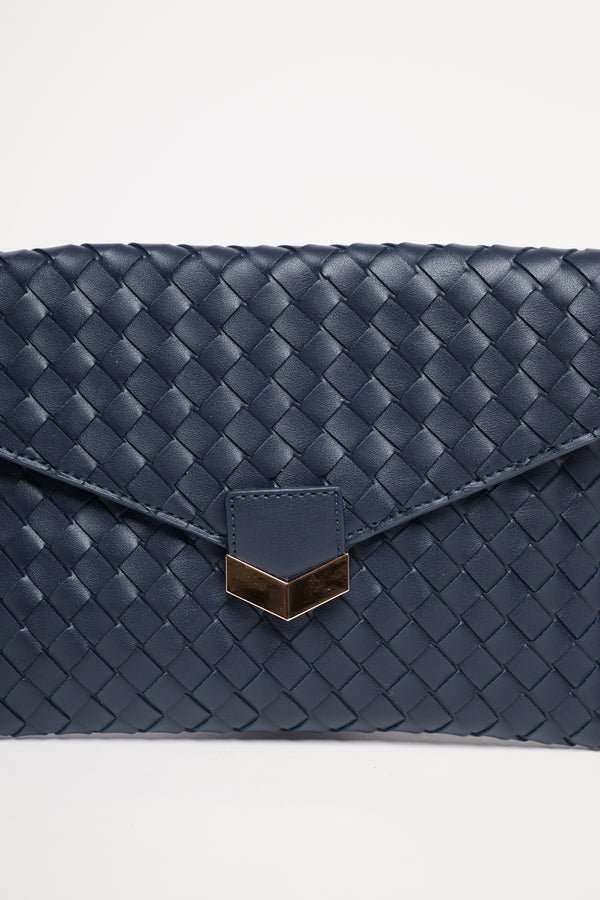 Pochette in similpelle intrecciata blu