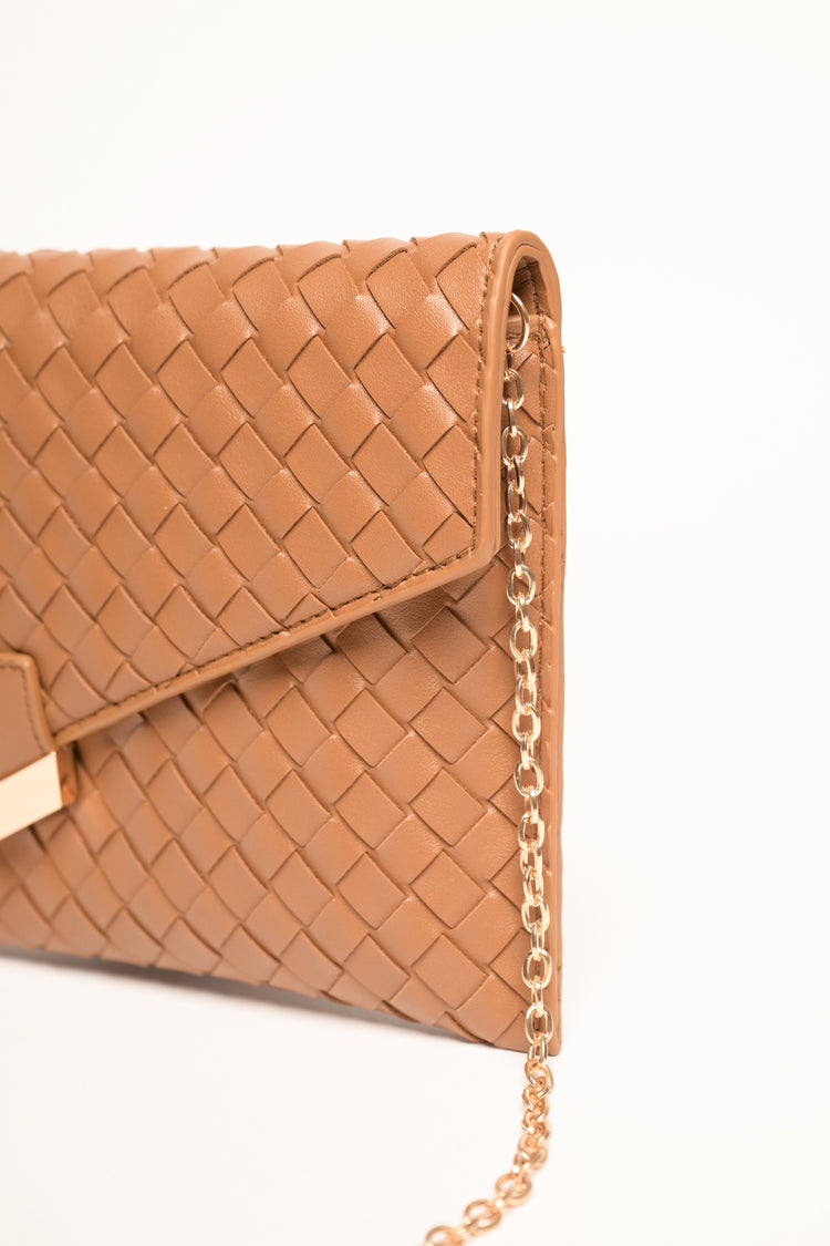 Pochette in similpelle intrecciata cammello