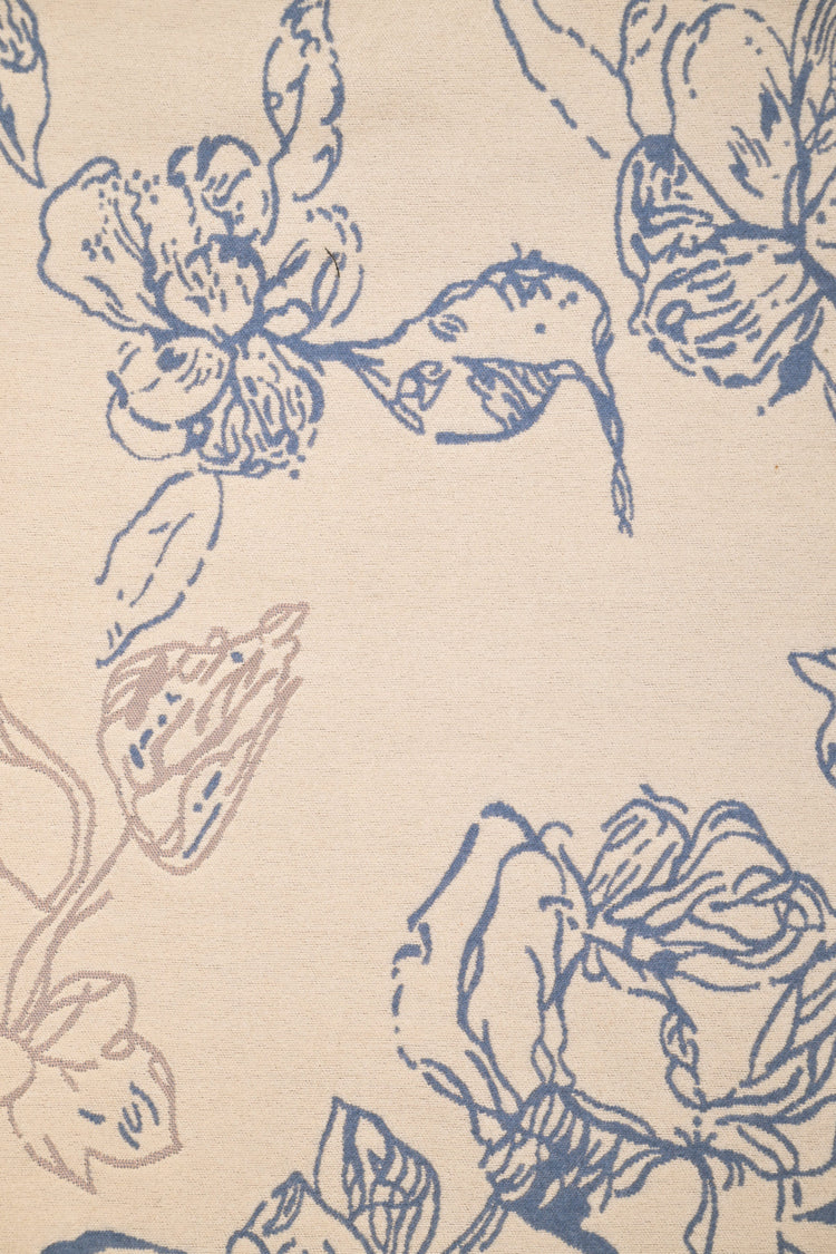 Sciarpa beige con fiori azzurri e frange