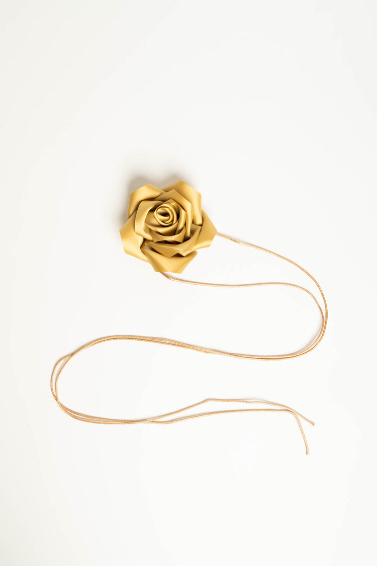 Collana con cordino e rosa 3D gialla