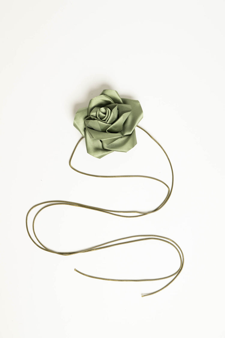 Collana con cordino e rosa 3D verde