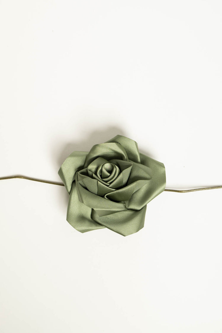 Collana con cordino e rosa 3D verde