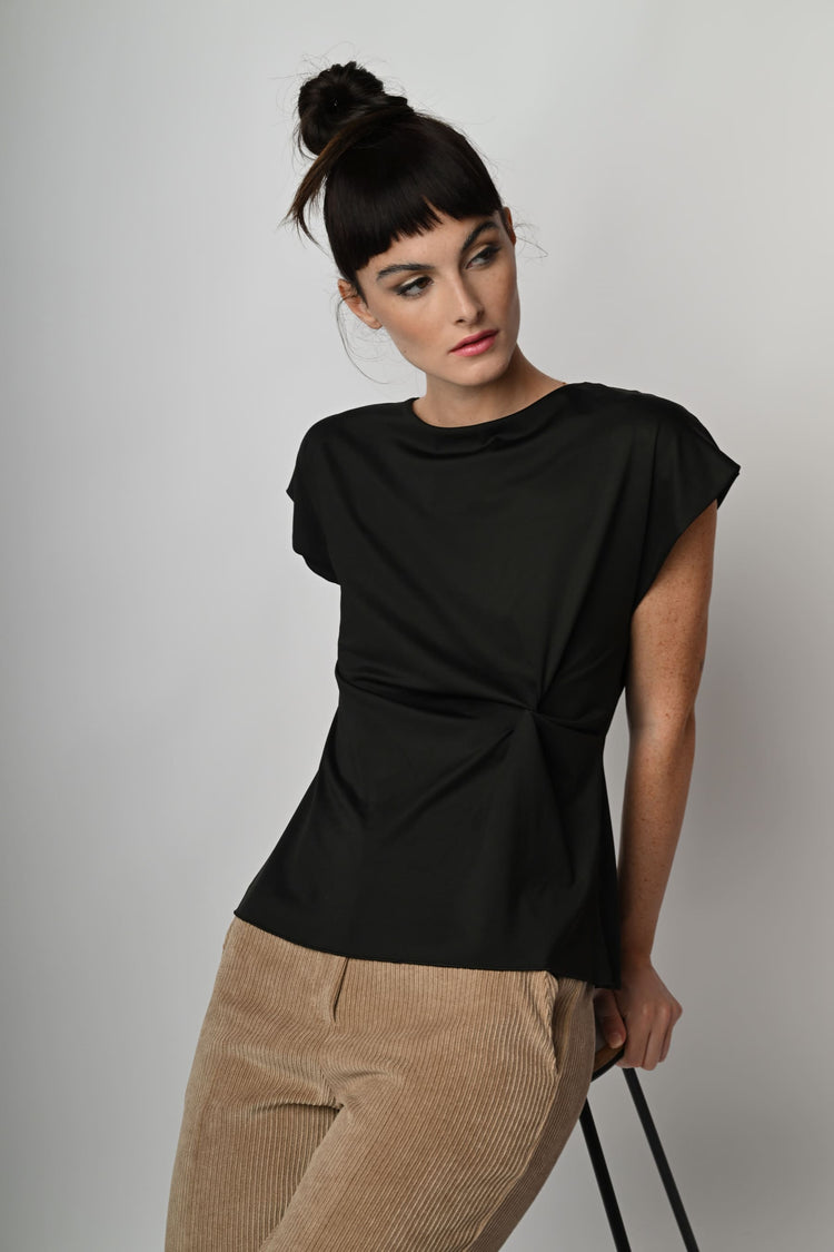Top con drappeggio laterale